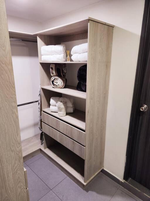 Hermoso Y Nuevo En Laureles Apartment Medellin